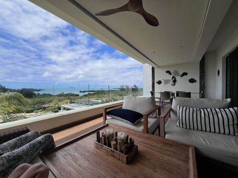 Garden level apartment, in the heart of a prestigious estate 7km from the northern schools. Beaches in the immediate vicinity. 3 en-suite bedrooms including Master, equipped American kitchen, utility room, laundry room, terrace and private garden. So...