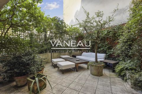 Saint Dominique / Bourdonnais: Gelegen op de 1e verdieping (boven de entresol) van een volledig gerenoveerd oud gebouw, biedt Groupe Vaneau een carrez-appartement van 101,43 m2 met een terras van 28 m2 beplant met bomen. Het bestaat uit een dubbele o...