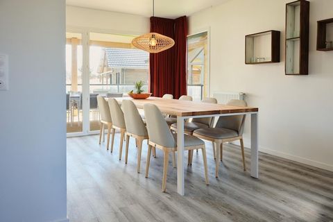 Deze villa beschikt over 5 kamers en is geschikt voor maximaal 8 personen. De villa is voorzien van een ruime woonkamer met zithoek, eetgedeelte en openslaande tuindeuren naar het terras en de tuin met tuinmeubilair. Hiernaast bevindt zich in het hui...