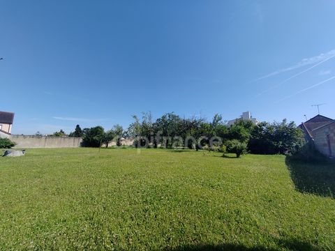 A vendre terrain à bâtir à CHALON SUR SAONE (71) d'environ 2 400 m² et D'une maison de 95 m²