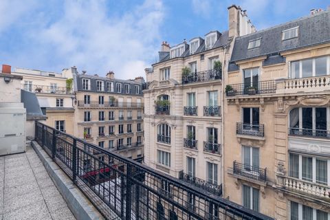 Paris 16th – Private Townhouse Between Avenue Kléber and Place Victor Hugo Discreet residence near embassies with strong renovation potential Situated in the heart of the prestigious 16th arrondissement, between Avenue Kléber and Place Victor Hugo, t...