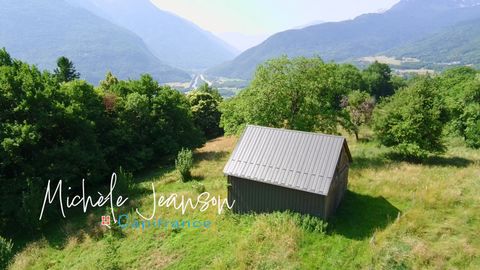 À vendre Hangar sur deux niveaux avec plus dun hectare de terrain à SAINT GEORGES D'HURTIERES (73)