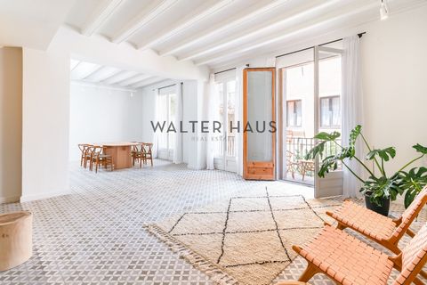 Exclusive, fully renovated 137 m² apartment in the heart of Barcelona. The home stands out for its careful renovation, which preserves original features such as the wooden beams on the ceilings and hydraulic tiled floors, while incorporating high-qua...