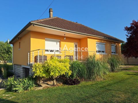 Maison avec sous-sol, grand terrain et hangar