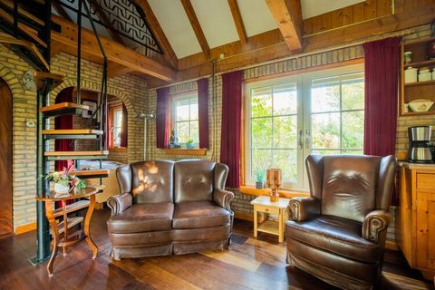 Dit prachtige vakantiehuis is prachtig gelegen in het noorden van Nederland. Het interieur met veel gebruik van hout creëert een authentieke sfeer en de comfortabele slaapkamers zijn geschikt voor een gezin van 2 en een kind. Het verblijf beschikt ov...