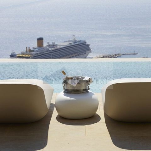 Huiscode: TP-0439, Villa te koop, verdieping: Begane grond, 1e (2 niveaus), in de omgeving: Mykonos - Tourlos. Het pand strekt zich uit over 921 m² en is gelegen op een perceel van 4.233 m². Het bestaat uit: 8 slaapkamers, 9 badkamer(s), 1 wc, 2 keuk...