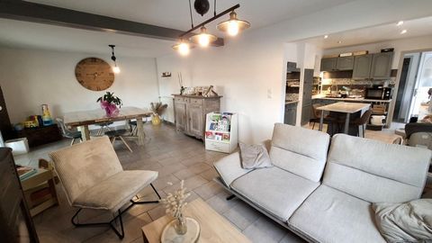 A VENDRE DANS VILLAGE PROCHE SAINT QUENTIN Maison individuelle Habitable de plain pied avec Jardin et Garage