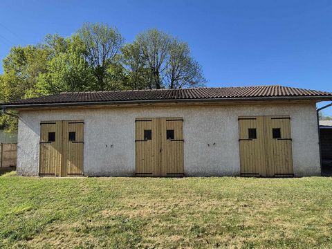 Garage de 90m&#178; et son terrain de 598m&#178;