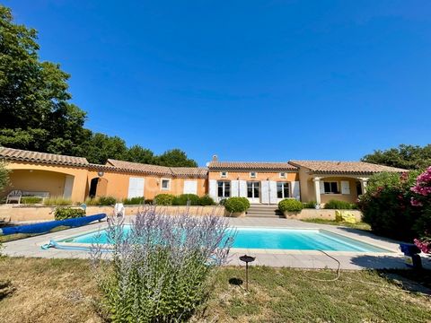 À VENDRE LAURIS (84) Propriété dexception de plain-pied avec piscine et jardin paysager