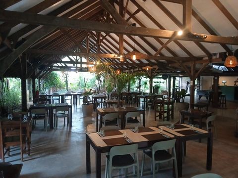 restaurant bar