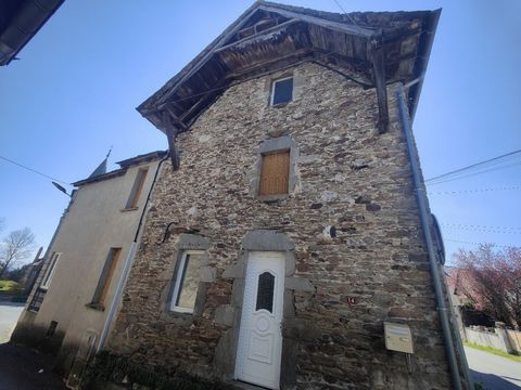 PRADINAS- MAISON DE VILLAGE AVEC TERRAIN ET DEPENDANCES
