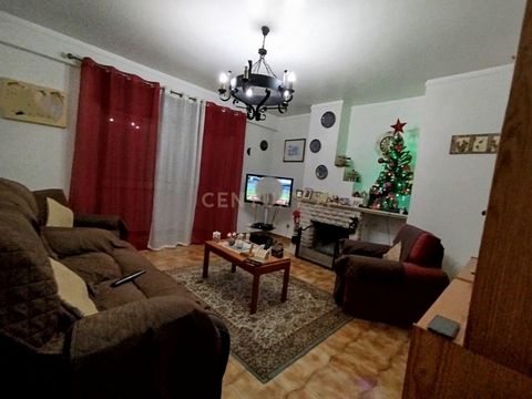 **** Visitas Suspensas **** Apartamento de dois quartos, um deles com roupeiro embutido . Situado numa zona calma, rodeada por espaços verdes, oferece o equilíbrio ideal entre tranquilidade e acessibilidade. Características principais: 2 quartos ampl...