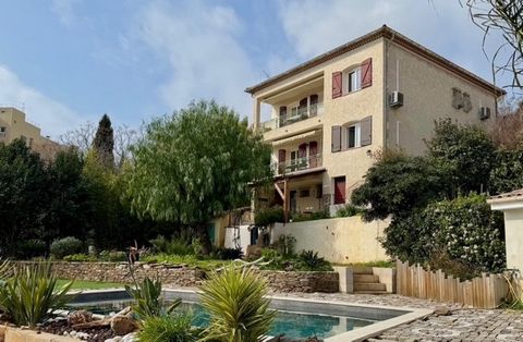 Haut de Villa, vue sur les îles d'or et jardin privatif avec piscine