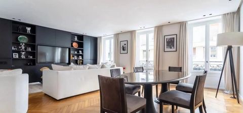 PLACE DES ETATS-UNIS/ARC DE TRIOMPHE Volledig gerenoveerd in een verfijnde en eigentijdse stijl, is het appartement met een oppervlakte van 106m2 gelegen op de 1e verdieping van een mooi historisch gebouw met conciërge. Het appartement is zeer licht ...