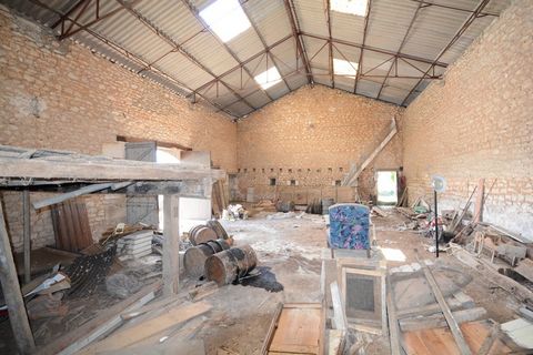 Maison à vendre 1 pièce proche de LA ROCHEFOUCAULD EN ANGOUMOIS (16)