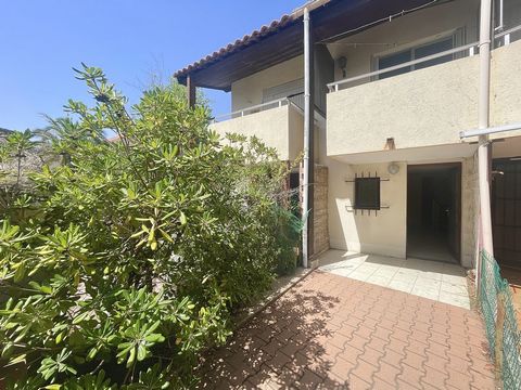Located in Grau d'Agde, a few steps from the beach, this charming 40m2 duplex offers a pleasant living environment with its many rare assets in the area. Ideally arranged, it is composed as follows: On the ground floor, a 10m2 small garden perfect fo...