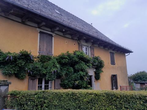 CORPS DE FERME SUR 1 Ha DE TERRAIN ENVIRON A 25 MN D'AURILLAC