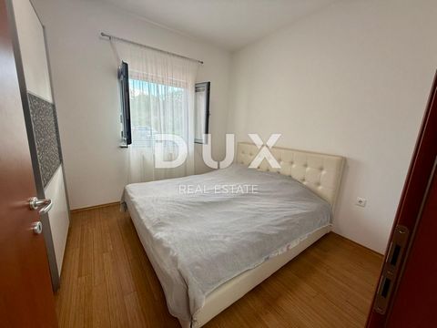 Location: Primorsko-goranska županija, Viškovo, Marinići. VIŠKOVO, MARINIĆI - 2 bedrooms + living room, terrace, tavern 55 m2, garden 130 m2 The DUX agency offers a neat apartment on the ground floor of a smaller, newer building. It is characterized ...