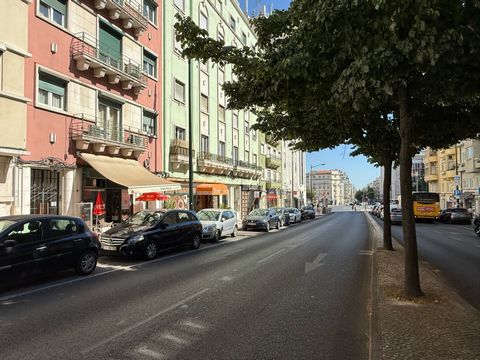 Fantastic commercial establishment on Avenida Almirante Reis, next to the Alameda metro station. This commercial space has a license for restaurants and beverages. The space is fully equipped and furnished ready to open its doors to the public. With ...