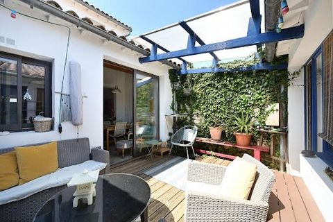 REAL ESTATE ILE DE RE - ARS EN RE Situated in the heart of the village between the port and shops, this comfortable house built in 2006 includes on the ground floor an entrance with storage, a lovely living room with a fitted and equipped kitchen ope...