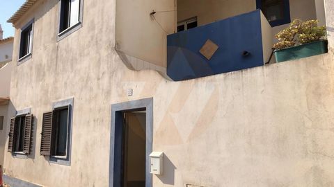 House with an area of 186.5 m2, located in Vila do Bispo and consisting of 2 floors with independent entrances. The villa has 4 bedrooms, 3 bathrooms, equipped kitchen, pantry, 1 large and spacious living room with plenty of natural light. It is loca...
