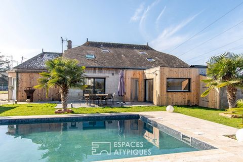 Located in the town of Varennes-sur-Loire, in the immediate vicinity of amenities, this charming property of approximately 184 m2 flourishes in the heart of a fully enclosed and wooded plot of more than 3,800 m2. The charm of this residence is based ...