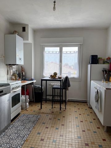Idéal investisseur T4 d'environ 85 m2 ave balcon, cave et Garage