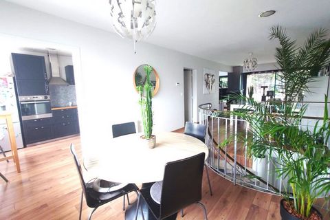 Maison familiale 147m&#178; 3 chambres avec garage , atelier et d&#233;pendance.