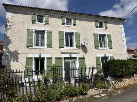Maison de caractère d'exception avec grand jardin et dépendances