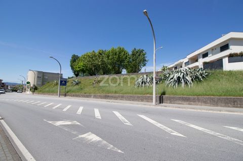 IDENTIFICATION de la propriété: ZMPT534536 Terrain pour magasin ou exposition commerciale avec 204 M2 à Real - Avec une surface de construction de 204 M2 - Idéal pour le magasin de votre entreprise et l’exposition commerciale aux portes de la ville. ...