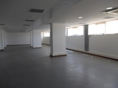Office for sale in Restelo with an area of 2.794m2. This office is located at the top of restelo overlooking the Tagus River, next to various equipment such as Basic and Secondary School, Church, Shopping Areas and Belenenses Stadium. The property is...