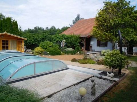 Kimle - Detached house with pool house and pool on a large idyllic plot near Mosoni-Donau for sale. Ground floor: anteroom, kitchen-dining room with tiled stove, bedroom, conservatory, bathroom with bathtub + toilet. DG: large living-bedroom with wal...