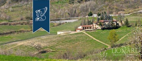 This real estate facility in Piedmont with adjoining biodynamic farm for sale covering a total surface of about 2.198 m2 and equipped with over 14 hectares of ground. Indeed the structure is composed of several buildings: a bed and breakfast, a so-ca...