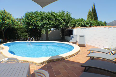 Comfortable house with capacity for 9 people where you can enjoy the many opportunities that offers la Costa Brava. Located in Los Grecs urbanization, one of the quietest areas of Roses. In the surroundings you can practice various activities such as...