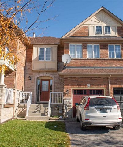 Premium Ravine Lot Next To Claireville Conservation Area. Spacious And Bright Town Home In A Quiet And Desirable Location Offering 3 Bedrooms And 3 Washrooms (Upper Unit). Approx 1600 Sf. Master Bedroom With Ensuite And Walk-In Closet. Spacious Kitch...