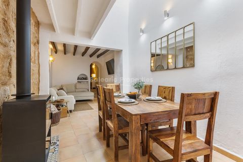 Excellent opportunity to purchase a house in the lovely town of Pollensa This stunning town house is located in the heart of Pollensa within walking distance to all amenities. This is a fantastic opportunity to invest in a house in one of the most be...