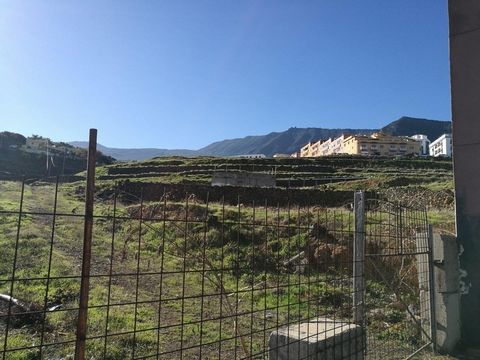 Suelo urbano no consolidado con una superficie de 2058 m² formado por 2 fincas registrales. Cuenta con buena ubicación con accesos cercanos a la autopista y a la carretera general del norte, a escasos 100 metros del British School Tenerife. La oferta...