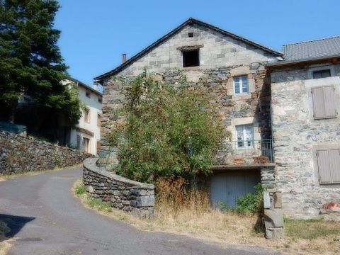 Queyrières, 43260, house of the 1900s built in stone to develop with possibility of constituting 2 levels of housing of about 100 m² each and 1 basement of about 75 m², adjoining on one side. Plot size 215 m². Budget EUR 75 000, presented by Mr Gille...