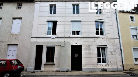 A23787TME79 - Ideally located on the axis between Niort and Ruffec, this townhouse is a rare opportunity. With 5 bedrooms, including 2 master suites, it offers spacious and modern living space. The interior is flooded with natural light, creating a w...