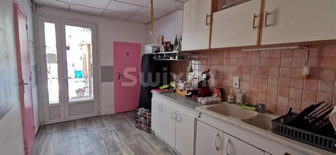 REF 18434 LV - SELLIERES - Large crossing real estate complex, with beautiful interior courtyard. It consists of a first building with business on the ground floor, office, kitchen, old bathroom and toilet, and two beautiful rooms on the 1st floor, a...