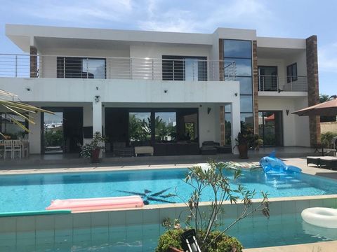 Large fully furnished villa with 4 bedrooms with bathroom and dressing room, spacious living room, fully equipped kitchen with dining room, 1 large terrace on each floor, infinity pool and beautiful wooded grounds with garden furniture. Ultra-equippe...