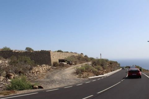 Rustic land in the category of Intensive Agricultural Protection, irregularly shaped, organized in terraces. Located in the municipality of Güímar, in the province of Sta. Cruz de Tenerife. Bordering the TF-617 road, so it has easy access to all kind...
