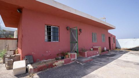 Would you like to live on a farm with sea views, surrounded by nature and tranquility? If so, this is your chance. We present this magnificent farm located on the Lomo Bueno road, in the municipality of Güímar, in the south of Tenerife. The farm has ...