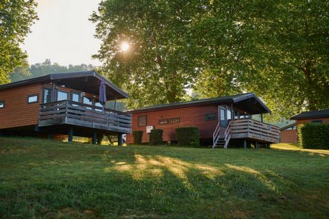 Vallée Les Etoiles is located in the Belgian Ardennes on a sunny southern slope above the river Meuse. The park has a surface of 28 hectares and each luxurious chalet offers plenty of space and privacy. From the veranda you can peacefully enjoy the M...