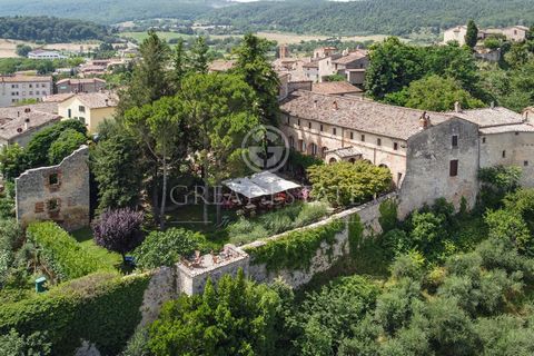 The property is a former convent of the order of the Clarisse nuns, built directly on the castle walls of Sarteano (Si). Used for different purposes over the course of time (first as a cloistered institute, then as a primary school, and finally as a ...