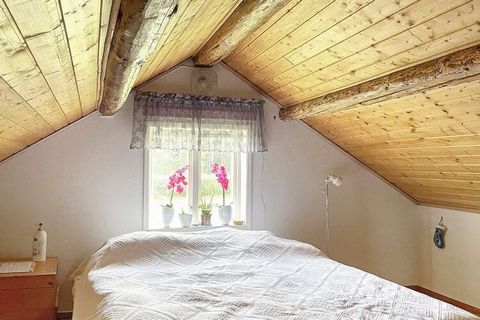 A warm welcome to a charming red house with white knots in the country. The cottage is located peacefully on a farm surrounded by fields and forest. Here there is a great chance to see Sweden's beautiful wild animals such as moose, deer and hares gra...