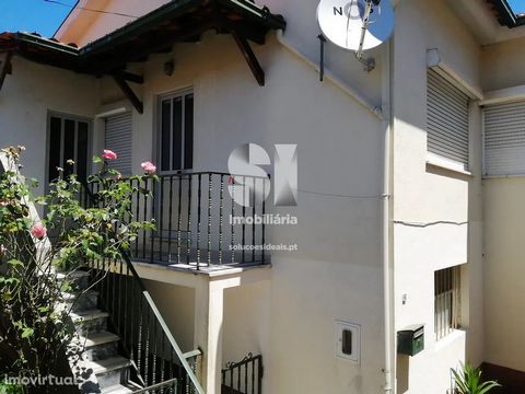 House T2 + T1 Beautiful villa in total property, located 59 meters from the footpath of the MetroMondego de Sobral de Ceira. Consisting of ground floor and first floor, independent. At ground floor level, we find a kitchen with 14m2, a living room wi...