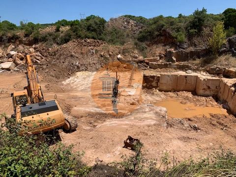Lioz stone quarry, licensed and in operation, for sale. Quarry with 4,600m² inserted in a plot of land with a total area of 15,520m². Lioz stone is a stone of very long duration and resistance and therefore highly sought after for the cladding of bui...