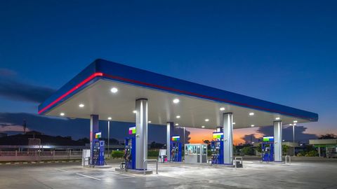 A gas station is for sale. There is also a natural gas refueling. There is a reating area and shops on site. It is located in the middle of Antalya   Note: Pictures, location and other information are in the representation purposes only. Please conta...