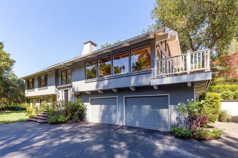 Perfectly placed at the end of a cul-de-sac affording abundant privacy, this spacious home has been expertly upgraded with numerous smart features for ease and efficiency. On the main level, a gallery and bar connects the bedroom wing, living room, d...